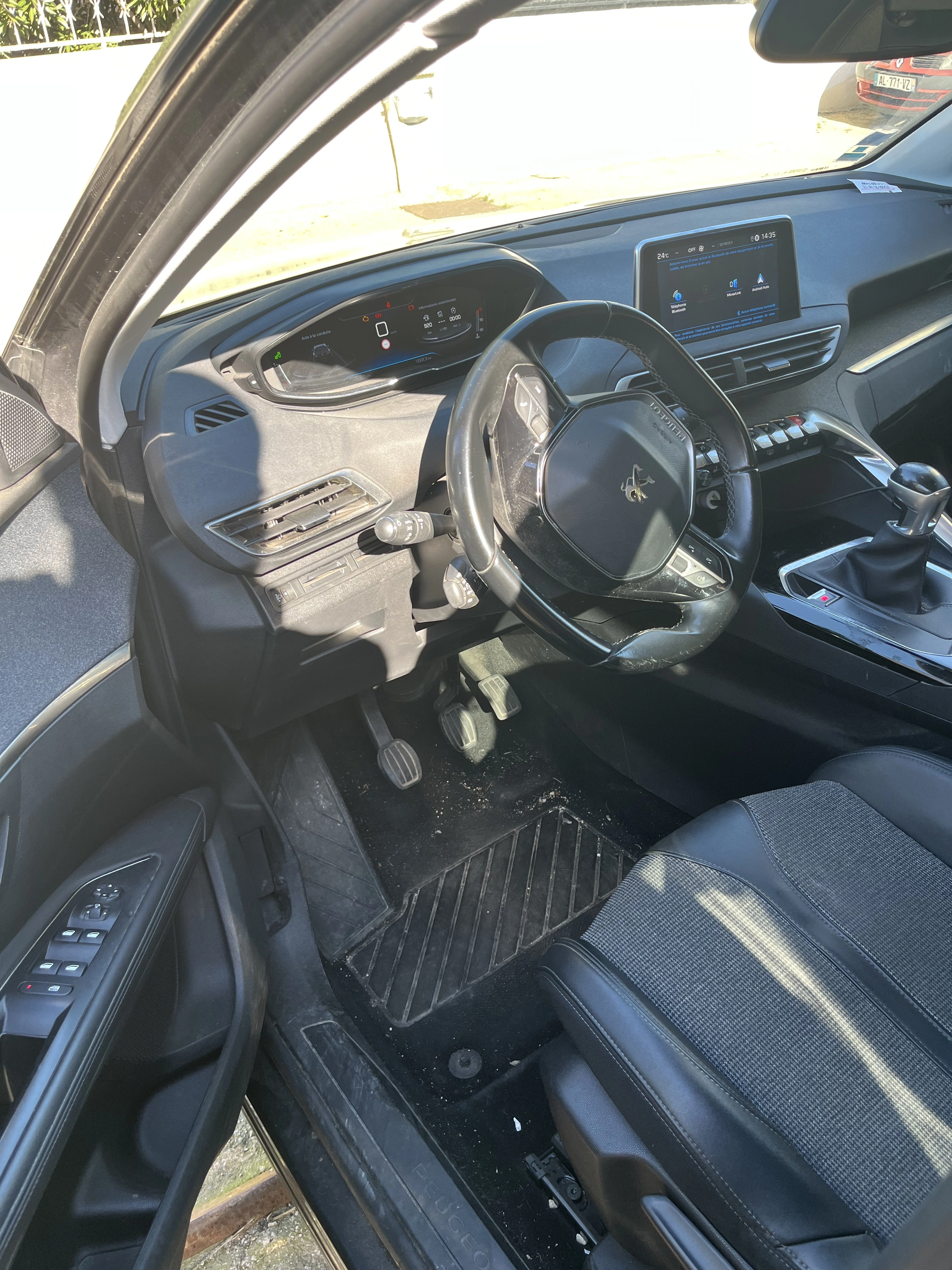 Intérieur avant nettoyage — Fresh Clean Auto Arles